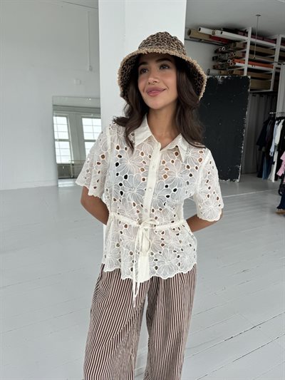 CONTINUE JUNE LACE OFF WHITE SKJORTE - 14871