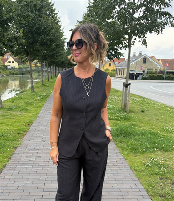 SOFIE SCHNOOR MERTHASW VEST BLACK - S253445