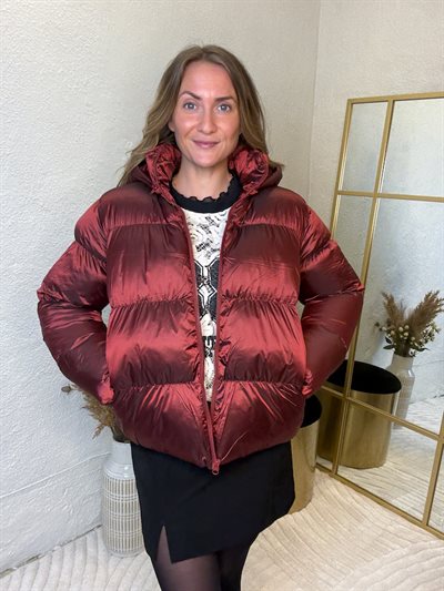 PIECES MILLA TAWNY PORT SHINY PUFFER JACKET W. HOOD - 17161846