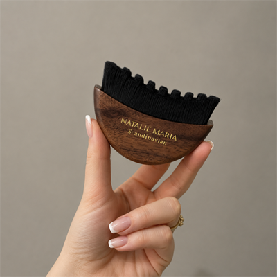 NATALIE MARIA THE ORGINAL DEPUFF FACE BRUSH VALNØD - NMS-5200