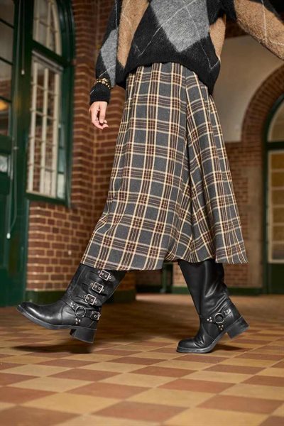 BLACK COLOUR NELLIE SKIRT - 41008