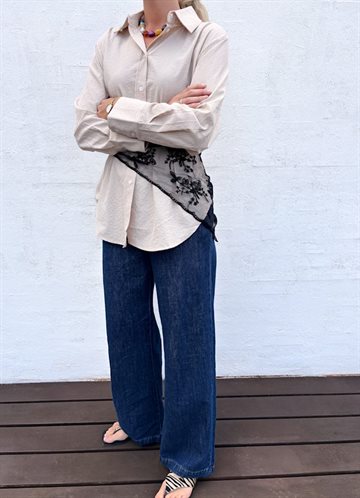 BLACK COLOUR MIRIANA TRIANGLE LACE SCARF BLACK - 3643