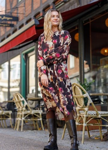 BLACK COLOUR RIHANNA KJOLE BERRY FALL - 40769